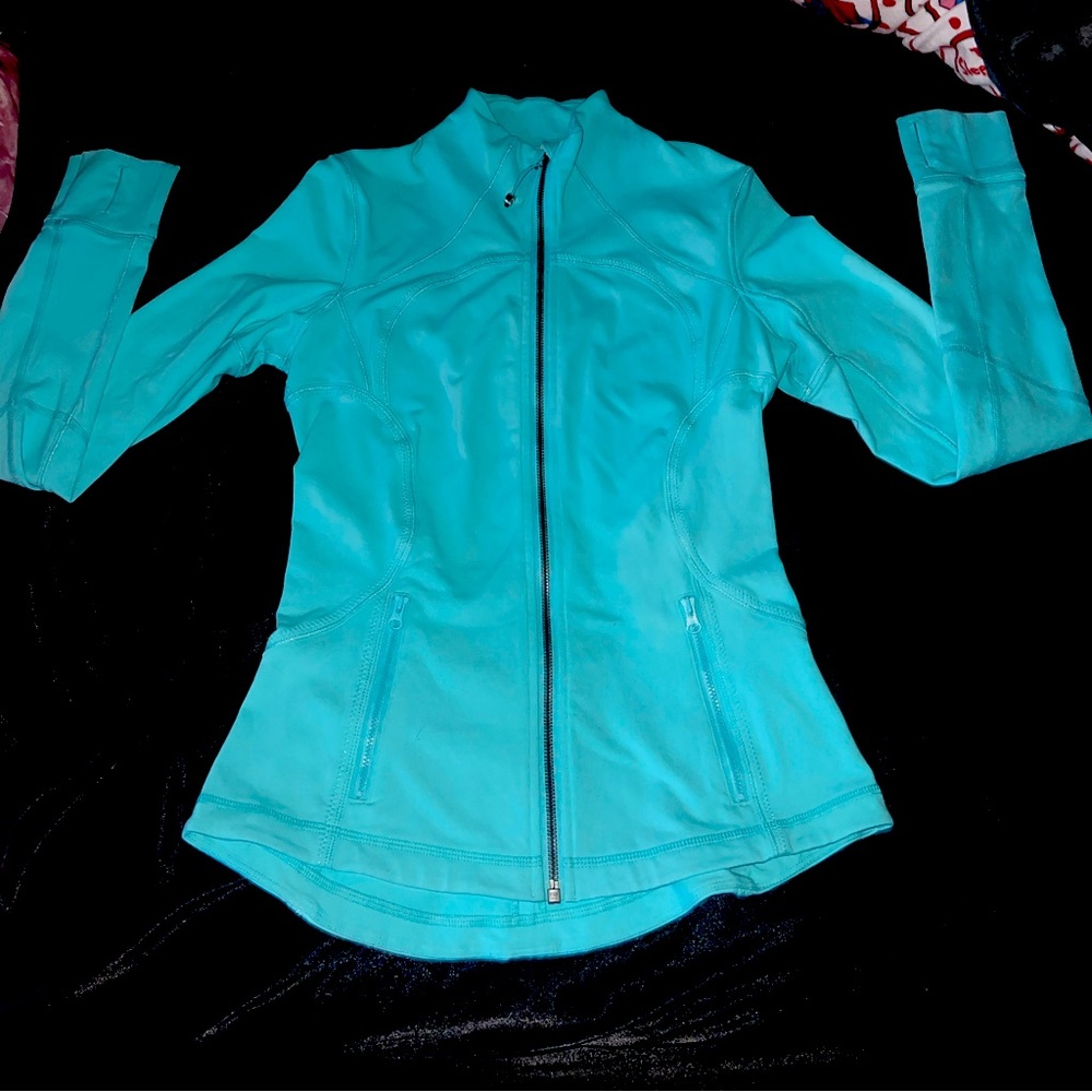 size 6; teal lulu lemon define jacket